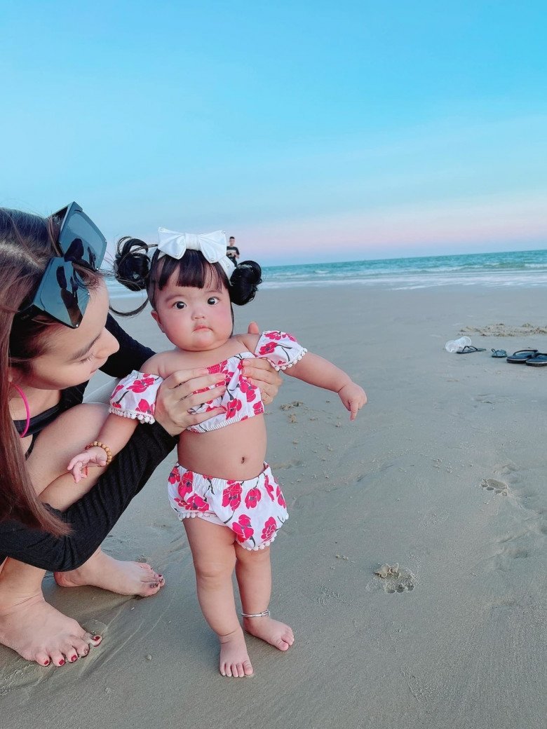 Mac Van Khoa's daughter is chubby and cute, everyone feels sorry for her father's haircut - 10