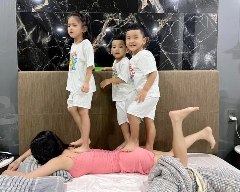 Hai Bang's funny milk diaper scene when 2 years of giving birth to 3 children - 3