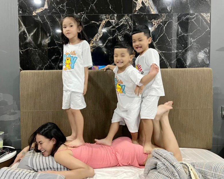 Hai Bang's funny milk diaper scene when 2 years of giving birth to 3 children - 4