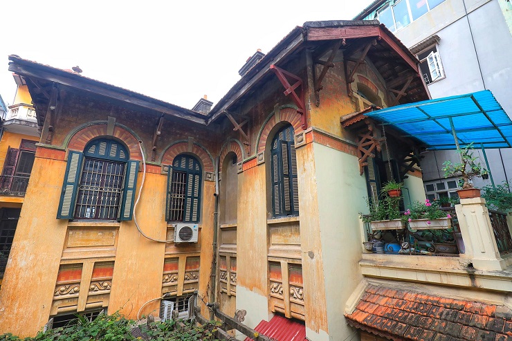 Close-up of an ancient villa of more than 1,000 square meters in Hanoi, which has been paid for hundreds of billions and still does not sell - 1