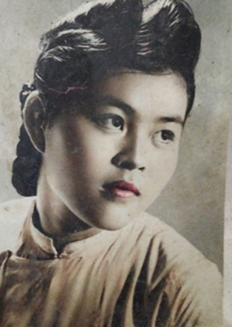 Thuở còn trẻ, bà Vy là người đẹp nức tiếng phố cổ, là con của một gia đình giàu có với khối tài sản “siêu khủng”