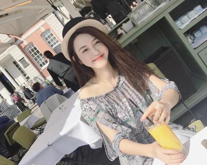 Trương Đại Dịch từng được báo chí đánh giá cao là hot girl nổi tiếng giàu có.