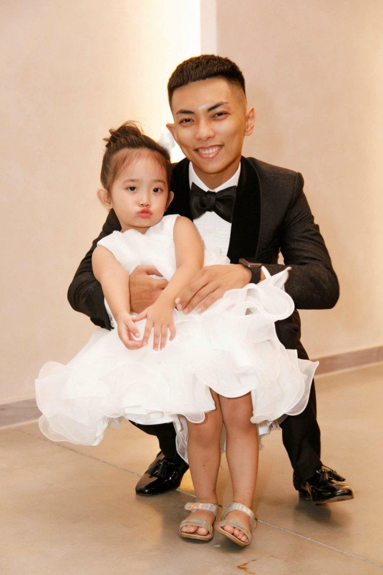 Khanh Thi's daughter wears a princess dress, sophisticated makeup is praised like her mother - 5