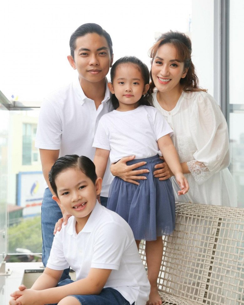 Khanh Thi's daughter wearing a princess dress and sophisticated makeup is praised like her mother - 1