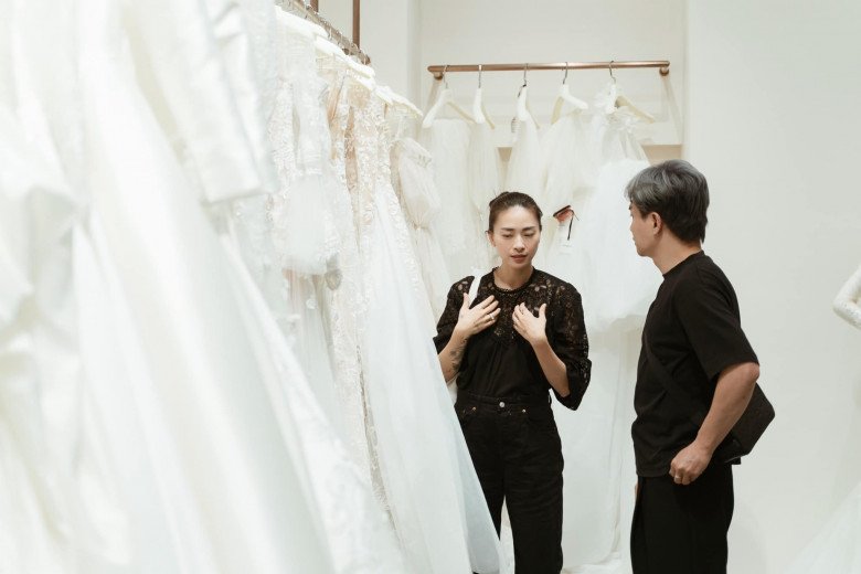 Ngo Thanh Van went to choose a wedding dress without Huy Tran, sharing the pressure and confusion - 3