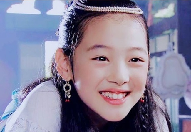 Tình đầu quốc dân Sulli: amp;#34;Đóa hoa lê tuyếtamp;#34; mãi đẹp tuổi 25 và bí ẩn cái chết như phim - 8