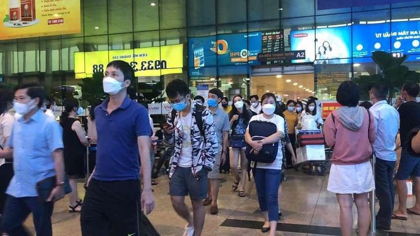 Ngày nghỉ cuối cùng của lễ 30/4 và 1/5, sân bay Tân Sơn Nhất có lượng khách đến đông đúc. Ảnh: Plo.vn