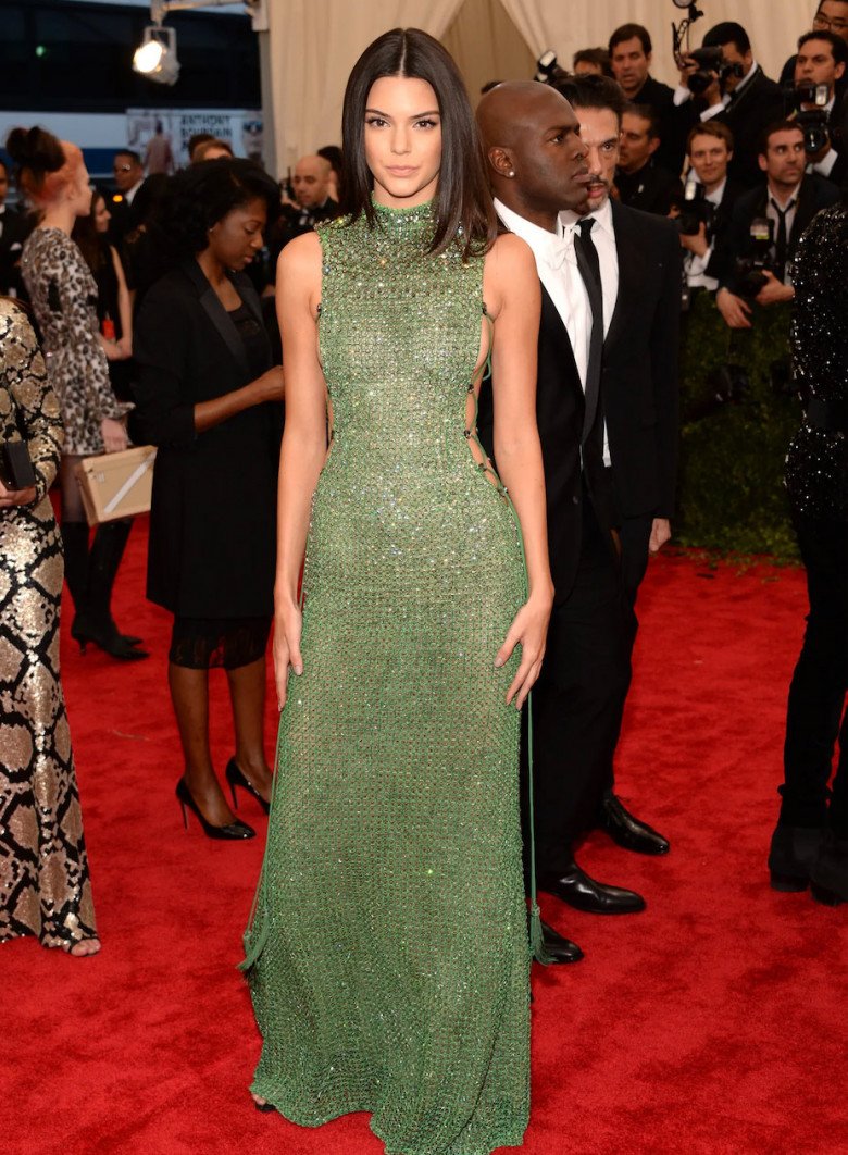 Kendall Jenner shows off her naturally beautiful bust, removes bushy eyebrows at Met Gala - 11