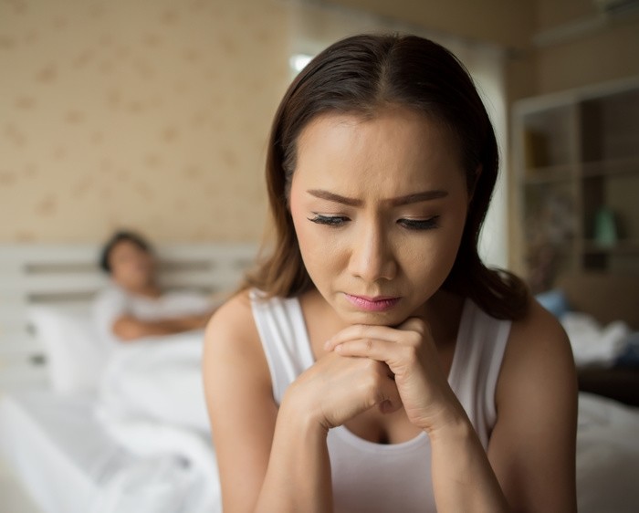 Người vợ cảm thấy sợ khi bản thân kiệt sức mà chồng có nhu cầu tình dục cao. (Ảnh minh họa)