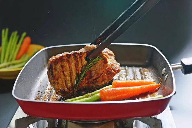 Are non-stick pans at risk of cancer?  - first