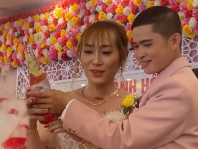 Đám cưới độc nhất vô nhị tại Việt Nam: Chú rể mang thai 3 tháng khiến họ hàng ngỡ ngàng