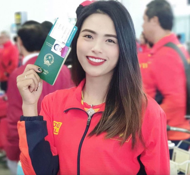 Close-up of the most beautiful female archer in Vietnam, with a smile as bright as Miss - 3