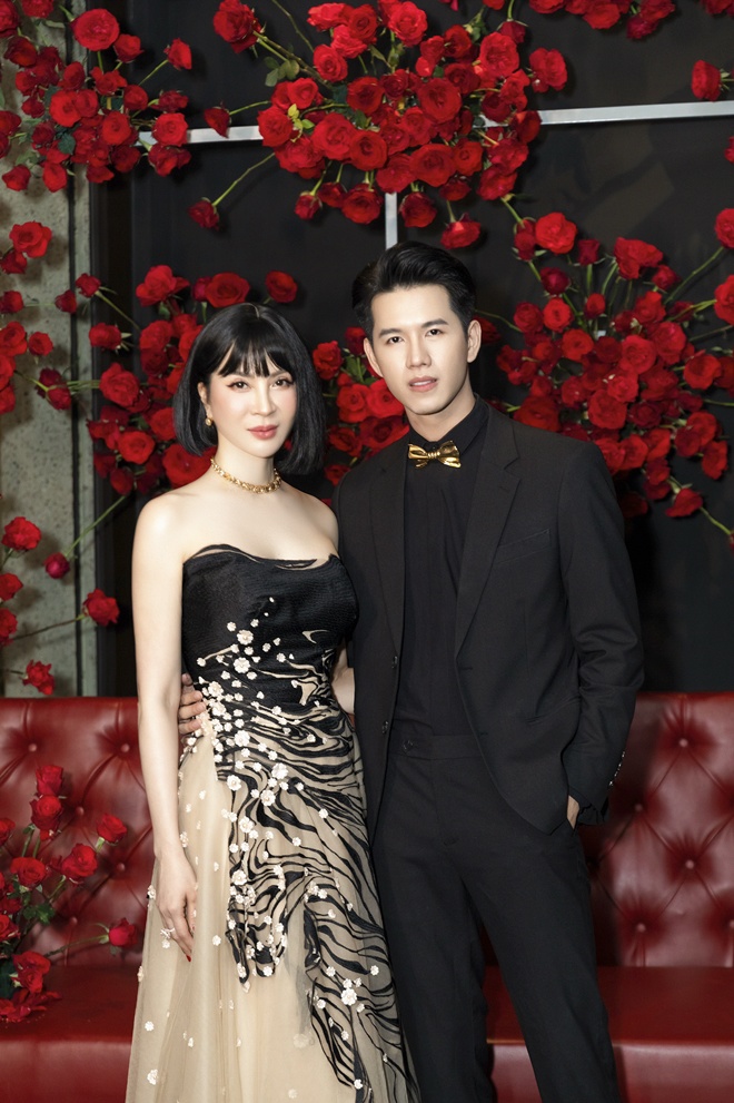 Cô đã hỗ trợ nam thí sinh thay đổi về ngoại hình khi thực hiện thủ thuật nâng cung mắt. Nhờ vậy, Minh Kha có vẻ ngoài hoàn hảo, tự tin tranh tài và tỏa sáng trước đêm bán kết.