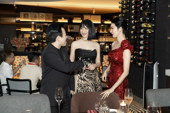 Thanh Mai cuốn hút nhờ phong cách ngọt ngào, sang trọng còn Xuân Lan cá tính với mái tóc ngắn và gu make-up sắc sảo quen thuộc.