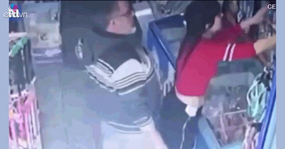 Deliberately groping the female employee’s 3rd round, the man received a bitter ending