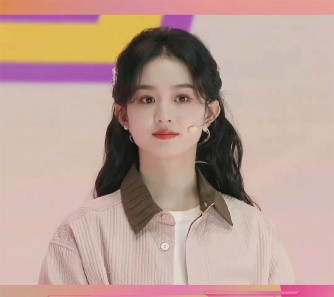 Triệu Lệ Dĩnh vừa tham gia sự kiện của đài truyền hình.