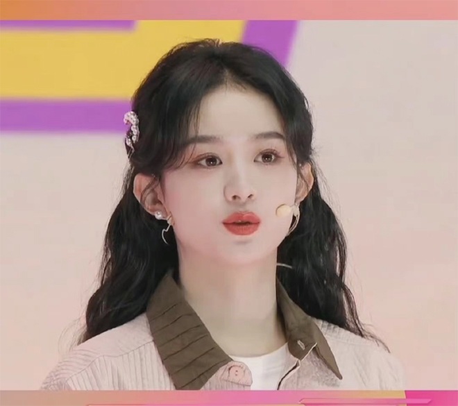 Cô gây sốt vì diện mạo trẻ trung như thiếu nữ dù đã là mẹ 1 con.