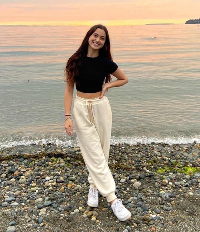 Không ngờ rằng ở tuổi 16, cô bé lại ra đi mãi mãi.