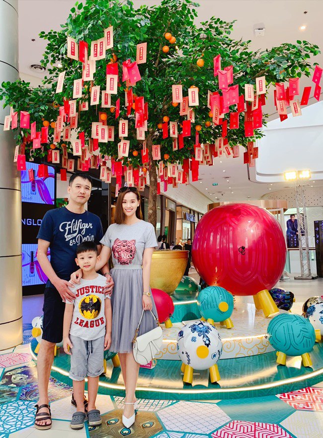 Hai chị đẹp khốn khổ vì tình trên sóng VTV nhưng hôn nhân đời thực cực viên mãn - 9