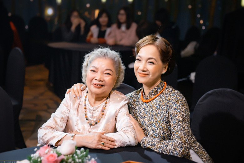 Vietnamese star's biological mother: Good people, weak people, people who are criticized for giving birth to children with a wide mouth but sharing one emotional thing - 7