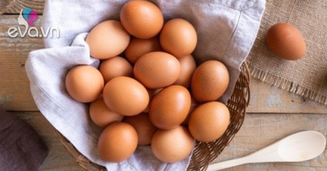 What’s wrong with chicken eggs?  Who should not eat eggs?