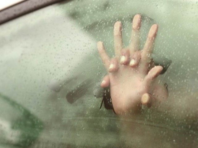 Thấy vợ lạnh nhạt bất thường, chồng đặt định vị trên xe, phát hiện sự thật choáng váng