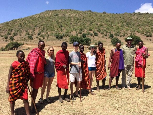 Nơi đàn ông được cưới tối đa 10 vợ, cô dâu phải để bố nhổ nước bọt lên đầu trong ngày cưới