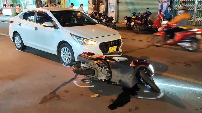 Hiện trường vụ tai nạn tối 27/4. Ảnh: Plo.vn