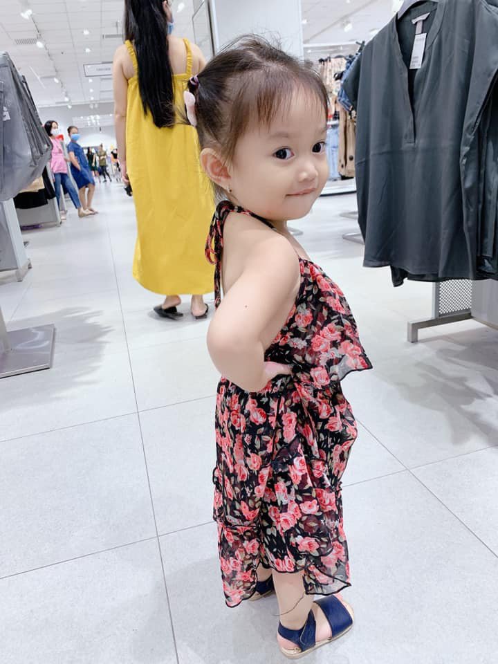 Con gái Lê Dương Bảo Lâm 4 tuổi ra dáng thiếu nữ, tạo dáng như mẫu nhí chuyên nghiệp - 8