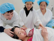 Bà bầu - Hotmom Hà Nội sinh thường con thứ 6, nằm bàn đẻ chồng "âu yếm" ngọt ngào