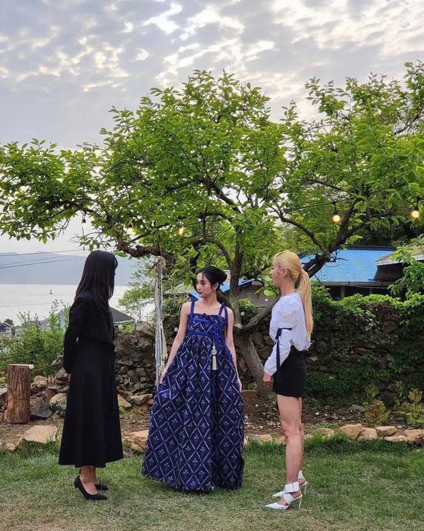 Tiếp nối Thúy Ngân, một bóng hồng Vbiz được mời sang Hàn ghi hình, mặt xinh xuất sắc, body uốn lượn - 4
