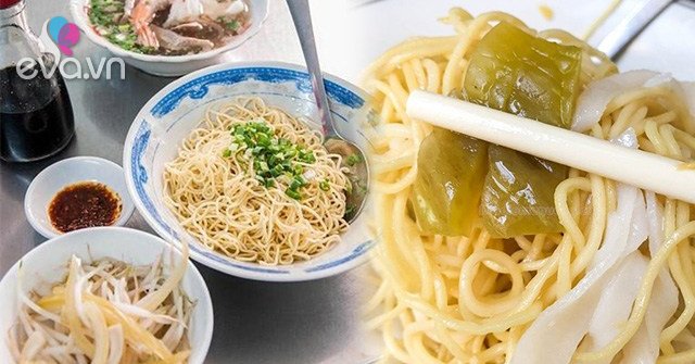 The noodle shop that has existed for more than 60 years is still crowded with customers, thanks to a familiar side dish.