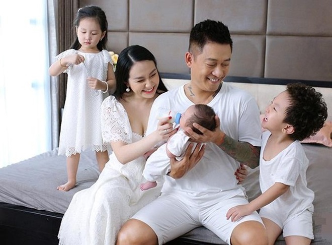 Gia đình nhỏ hạnh phúc của Tuấn Hưng.