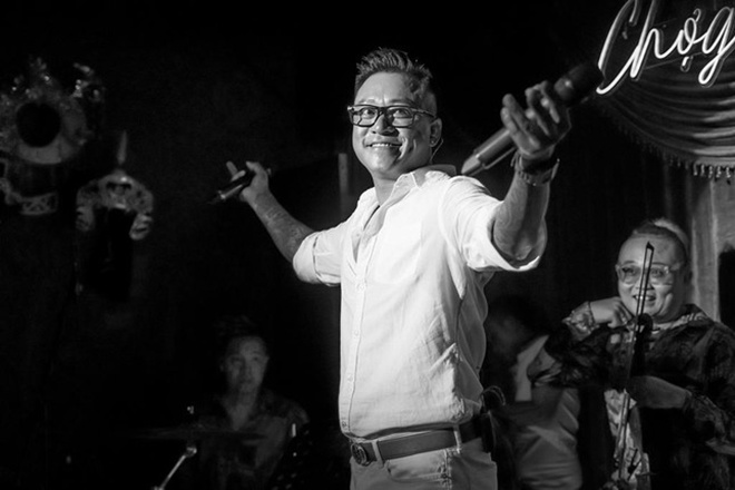 Chấp nhận lùi lại trên con đường sự nghiệp để ghi dấu ấn cho gia đình yêu thương, nam ca sĩ tâm sự.