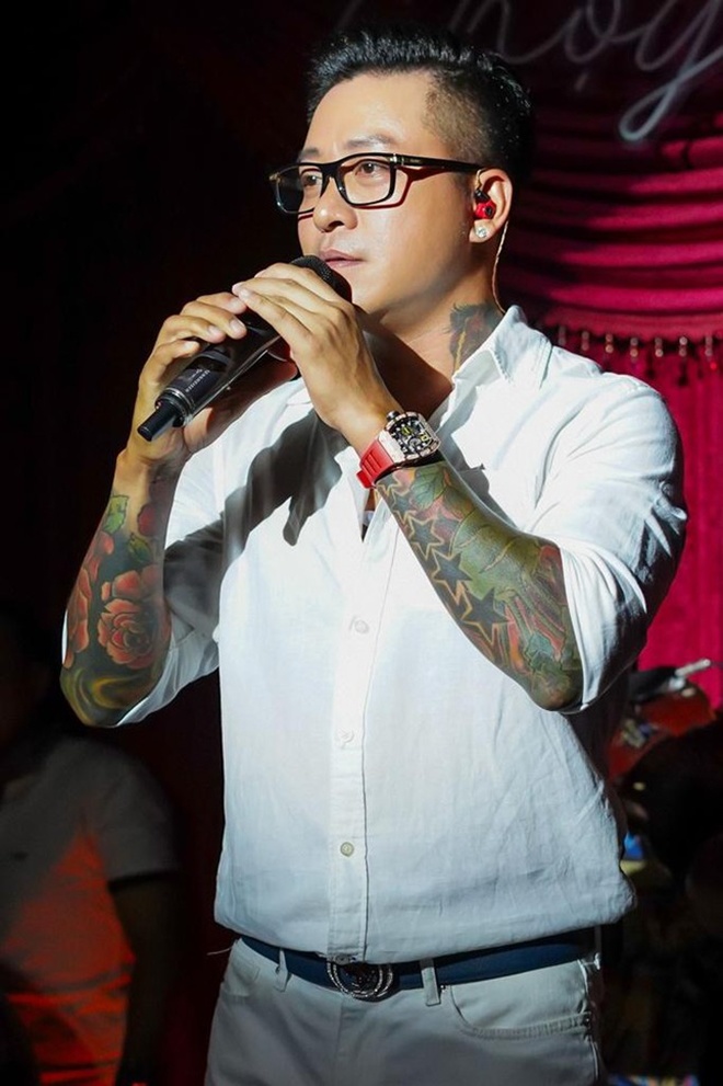 Hồi tháng 7/2020, Tuấn Hưng bất ngờ tuyên bố giải nghệ trong vài tháng tới để chăm lo cho gia đình nhỏ của mình.