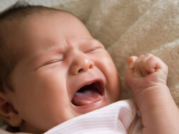 Trẻ bị ho về đêm nhưng không sốt, thở khò khè phải làm sao?