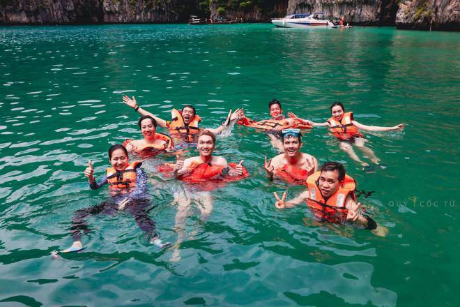 Snorkeling to see the coral in Phuket is so beautiful that you don't want to go ashore - 12