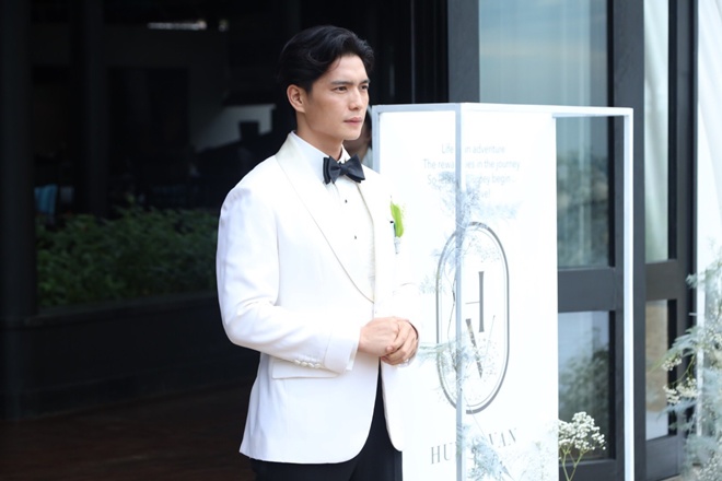 Huy Trần bảnh bao, hồi hộp trước giây phút quan trọng của cuộc đời.