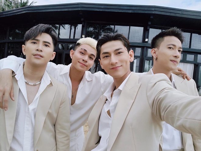 Isaac xúc động chia sẻ trên fanpage: Nhóm nhạc 3 chữ số chuẩn bị đưa chị Ba Ngô Thanh Vân theo chồng.