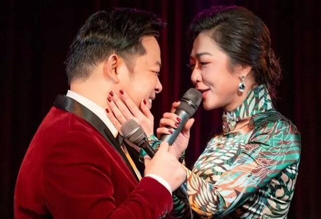 Unraveling the relationship between his wife amp;#34;King of Koiamp;#34;  and singer Quang Le - 3