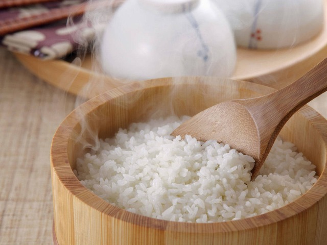 Nấu cơm chỉ cho nước xưa rồi, nhớ 4 mẹo này, cơm trắng thơm dẻo, hạt căng bóng