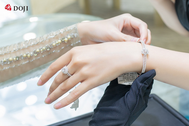 Ngô Thanh Vân đeo đôi bông tai kim cương hơn 10 ngàn đô trong ngày cưới - 3