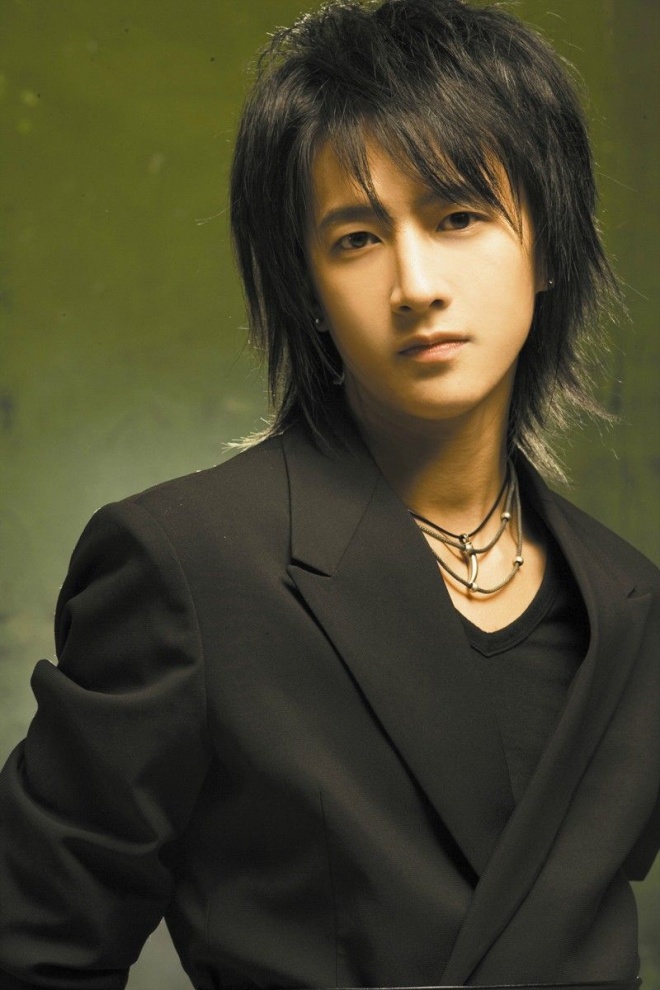 Hangeng từng là thành viên của nhóm nhạc Super Junior.