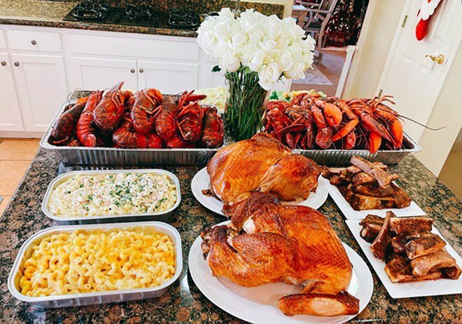 Vietnamese Star 24h: Pham Huong shows off her dining table full of delicious foods, but people only notice the obvious weight gain - 1