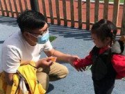 Tin tức - Trường mầm non diễn tập phòng người lạ, 20 bé đòi đi theo, cô giáo "cứu" cũng không về