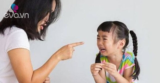 Anger at her child for not doing homework, mother slapping the child to death, here are 5 positions, no matter how angry you are, don’t hit your child