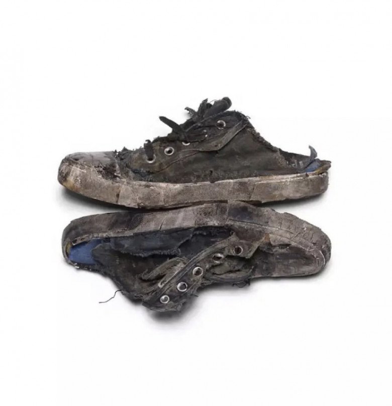 Một đôi giày như lấy ra từ bãi rác với mức giá 45 triệu đồng, bạn có chấp nhận mua? - 3