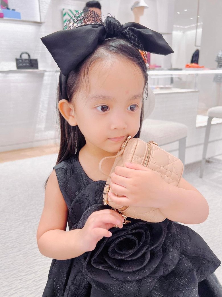 Appeared amp;#34;she chiamp;#34;  3-year-old is the most luxurious in the Vietnamese star group: When you go shopping, you will want to buy any bag brand - 6