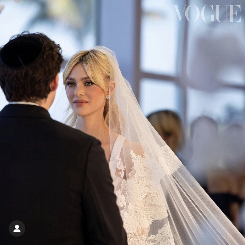 Con dâu nhà David Beckham khoe amp;#34;sương sươngamp;#34; nhẫn đính hôn 46 tỷ đồng - 11