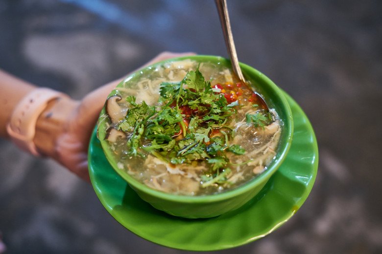 Crab soup cart for nearly 30 years in the heart of Saigon, known as the most worth-trying soup - 5